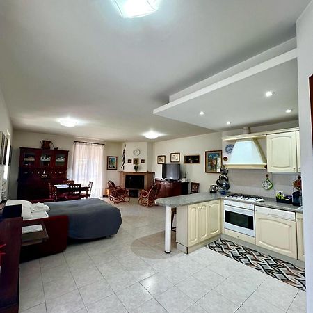 Appartamento Tra Il Borgo E Il Lago Ангвиллара-Сабация Экстерьер фото