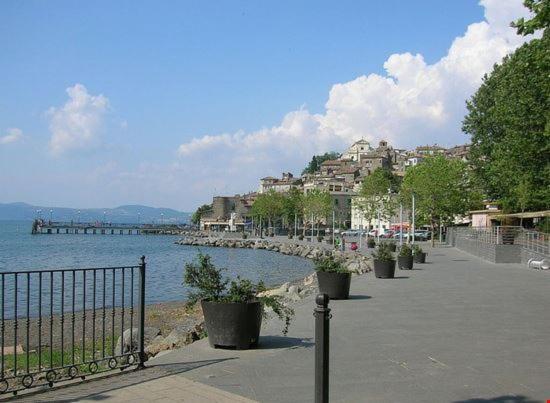 Appartamento Tra Il Borgo E Il Lago Ангвиллара-Сабация Экстерьер фото